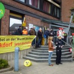 Keinen neuen Atommüll erzeugen – AKW Brokdorf abschalten. Protest beim Grünen Sonderparteitag in Neumünster, Foto: Dirk Seifert